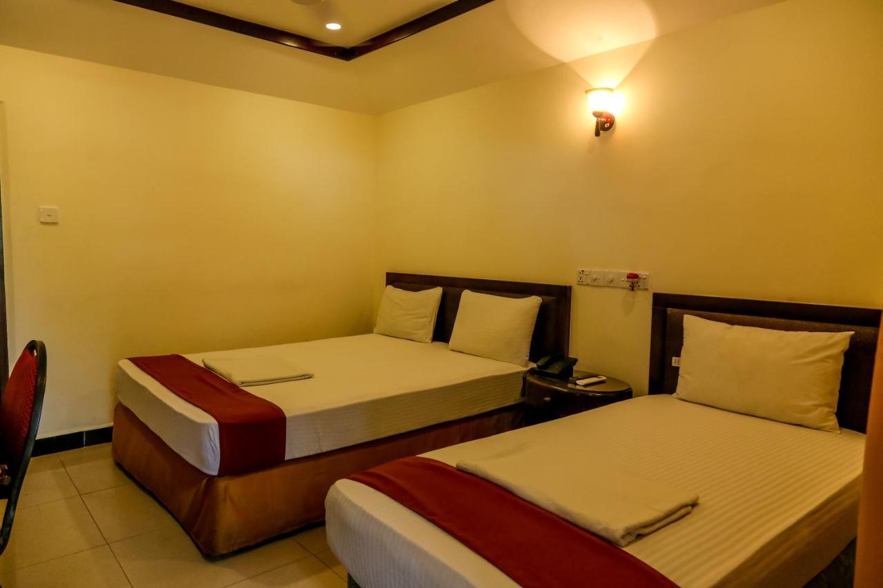 Green Grass Hotel & Restaurant Jaffna Exterior photo
